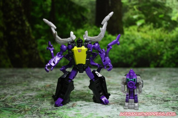 Out Of Package Skrapnel With Reflector Images Of Transformers Generations Legends 2 Pack  (3 of 16)